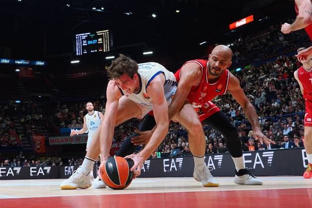 Shavon Shields (EA7 Emporio Armani Olimpia Milano) during Olimpia Milano vs Valencia BC, Basketball Euroleague match in Assago (MI), Italy, October 23 2025  Copyright: xSavinoxPaolella IPAxSportx xipa-agency.netx xx IPA_66988802 IPA_Agency_IPA66988802