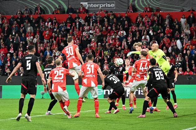 23.10.2025, xsltx, Fussball UEFA Conference League, FSV Mainz 05 - HSK Zrinjski Mostar v.l. Goran Karacic (HSK Zrinjski Mostar) mit dem Fehler (DFL DFB REGULATIONS PROHIBIT ANY USE OF PHOTOGRAPHS as IMAGE SEQUENCES and or QUASI-VIDEO) Mainz