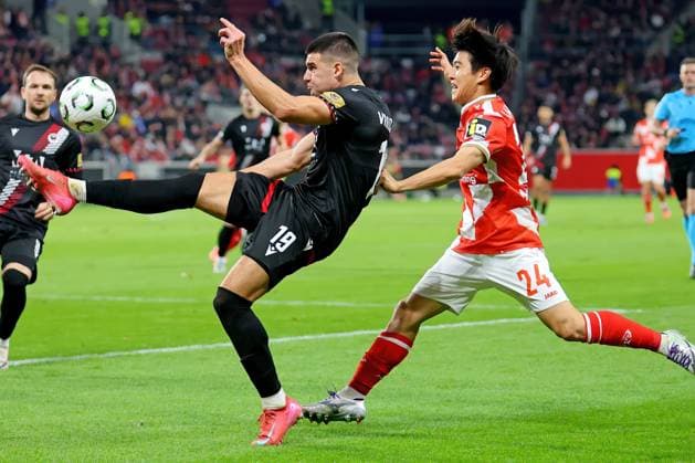 Mainz, Deutschland 23. Oktober 2025: Conference League - 2025 2026 - FSV Mainz 05 vs. Zrinjski Mostar Im Bild: v. li. im Zweikampf Marko Vranjkovic (Zrinjski Mostar) gegen Sota Kawasaki (Mainz). Mewa Arena Rheinland - Pfalz Copyright: xFotostandx xRacochax