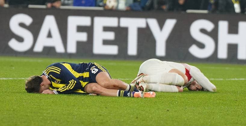 ISTANBUL, TURKEY - OCTOBER 23: Kerem Akturkoglu (L) of Fenerbahce SK and of Stuttgart during the UEFA Europa League 2025 26 League Phase MD3 match between Fenerbahce SK and VfB Stuttgart at Chobani Stadium on October 23, 2025 in Istanbul, Turkey. Ä±STNBUL Turkey Copyright: xSeskimphotox Fbahce-Stuttgart-231025 (134)
