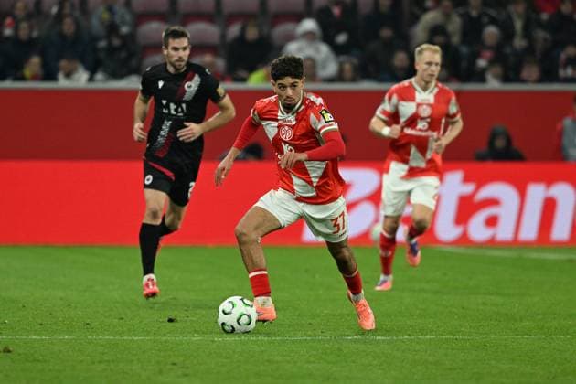 23.10.2025, xsltx, Fussball UEFA Conference League, FSV Mainz 05 - HSK Zrinjski Mostar v.l. Ben Bobzien (FSV Mainz 05) (DFL DFB REGULATIONS PROHIBIT ANY USE OF PHOTOGRAPHS as IMAGE SEQUENCES and or QUASI-VIDEO) Mainz