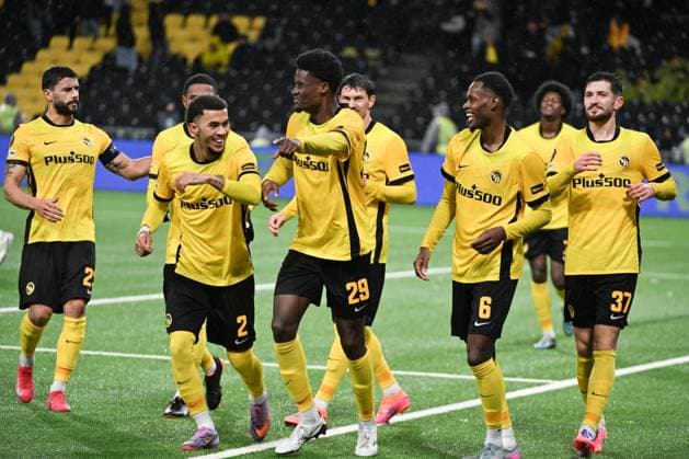 BERN, SWITZERLAND - OCTOBER 23: Chris Bedia of Young Boys c) celebrating his goal with the teammates 3:1 during the UEFA Europa League 2025 26 League Phase MD3 match between BSC Young Boys and PFC Ludogorets 1945 at Stadion Wankdorf on October 23, 2025 in Bern, Switzerland. Bern Stadion Wankdorf Bern Switzerland Copyright: xJustPictures.ch ManuelxWinterbergerx jp-en-EuSpIm-MWI--4424