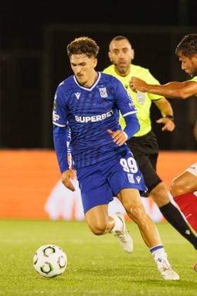 Pablo Rodriguez seen during UEFA Conference League league phase game between team of Lincoln Red Imps and Lech Poznan (Maciej Rogowski Ball Raw Images) Gibraltar Europa Sports Comples Gibraltar Copyright: xMaciejxRogowskix maciejrogowski_lincolnlech25_26-44