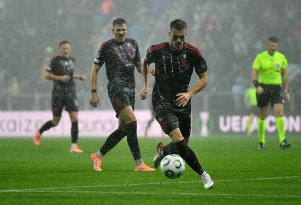 Croatia, Rijeka, 231025. Rujevica Stadium. UEFA Conference League 2nd round match Rijeka - Sparta Prague. In the photo: players on the flooded pitch. Photo: Damir Skomrlj CROPIX Copyright: xxDamirxSkomrljx rijeka_sparta11-231025