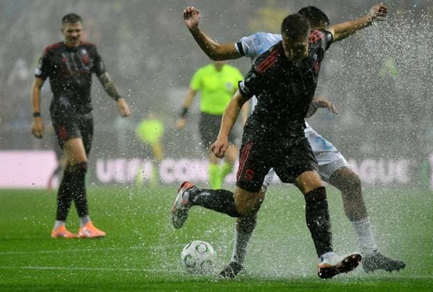 Croatia, Rijeka, 231025. Rujevica Stadium. UEFA Conference League 2nd round match Rijeka - Sparta Prague. In the photo: players on the flooded pitch. Photo: Damir Skomrlj CROPIX Copyright: xxDamirxSkomrljx rijeka_sparta8-231025