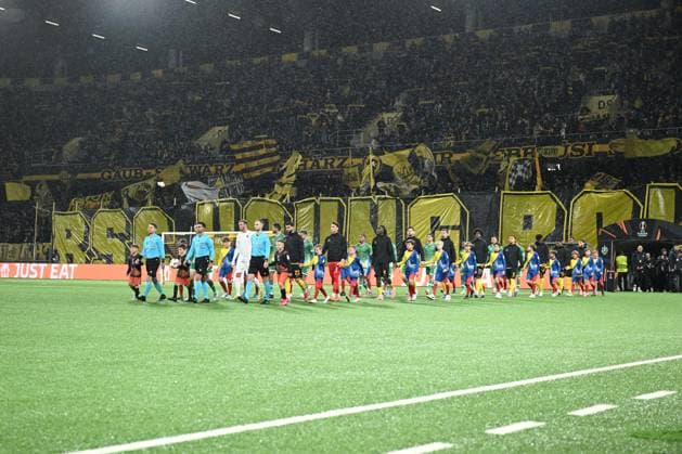 BERN, SWITZERLAND - OCTOBER 23: both teams enter the field during the UEFA Europa League 2025 26 League Phase MD3 match between BSC Young Boys and PFC Ludogorets 1945 at Stadion Wankdorf on October 23, 2025 in Bern, Switzerland. Bern Stadion Wankdorf Bern Switzerland Copyright: xJustPictures.ch ManuelxWinterbergerx jp-en-EuSpIm-MWI_4204