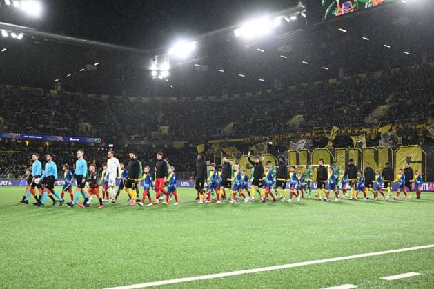 BERN, SWITZERLAND - OCTOBER 23: both teams enter the field during the UEFA Europa League 2025 26 League Phase MD3 match between BSC Young Boys and PFC Ludogorets 1945 at Stadion Wankdorf on October 23, 2025 in Bern, Switzerland. Bern Stadion Wankdorf Bern Switzerland Copyright: xJustPictures.ch ManuelxWinterbergerx jp-en-EuSpIm-MWI_4208