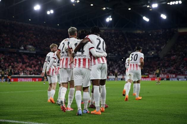23.10.2025, xrekx, Fussball UEFA Europa League, SC Freiburg - FC Utrecht v.l. Torjubel nach dem Tor zum celebrating the goal celebrate 1:0 durch Yuito Suzuki (SC Freiburg) mit Junior Adamu (SC Freiburg) Vincenzo Grifo (SC Freiburg) Christian Günter Guenter (SC Freiburg) (DFL DFB REGULATIONS PROHIBIT ANY USE OF PHOTOGRAPHS as IMAGE SEQUENCES and or QUASI-VIDEO) Freiburg