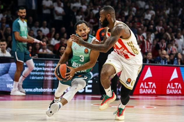 KK Crvena zvezda v Saski Baskonia - EuroLeague BELGRADE, SERBIA - OCTOBER 23: Codi Miller-McIntyre of KK Crvena zvezda in action during Turkish Airlines EuroLeague basketball match between KK Crvena zvezda and Saski Baskonia at the Belgrade Arena in Belgrade, Serbia on October 23, 2025. Filip Stevanovic Anadolu Belgrade Serbia. Editorial use only. Please get in touch for any other usage.  Copyright: x2025xAnadoluxFilipxStevanovicx