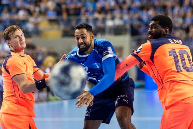 EHF Champions League - Orlen Wisla Plock v FC Barcelona, Barca Jonathan Carlsbogard, Melvyn Richardson, Dika Mem during the match EHF Champions League Men match between Orlen Wisla Plock and FC Barcelona in Plock, Poland on October 23, 2025.NO SALES POLAND Plock Poland  Copyright: xAndrzejxIwanczukx originalFilename:iwanczuk-ehfchamp251023_npTXC.jpg