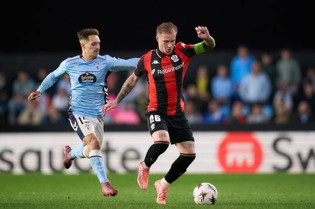 ESP: RC Celta de Vigo - OGC Nice UEFA Europa League. Matchday 3. Melvin Bard of OGC Nice and Bryan Zaragoza of RC Celta during the UEFA Europa League match, between RC Celta de Vigo and OGC Nice, Matchday 3, Balaidos Stadium on October 23, 2025 in Vigo, Spain. kpng Copyright: xPedroxMinax xPRESSINx PM_2501023_CEL_NIC_2526_011