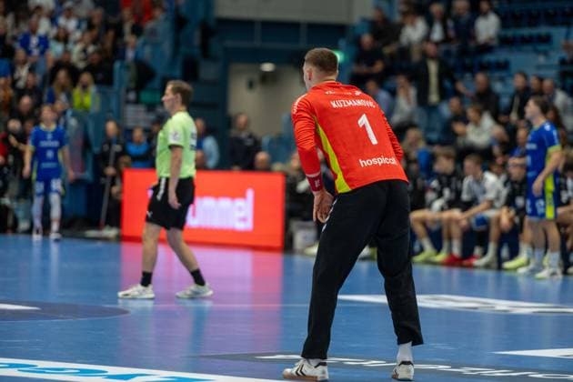 Dominik KuzmanoviÄ‡, Torwart, (VfL Gummersbach 1), VfL Gummersbach vs. THW Kiel, Daikin Handball Bundesliga, Herren , 10. Spieltag, 23.10.2025 Gummersbach NRW Deutschland