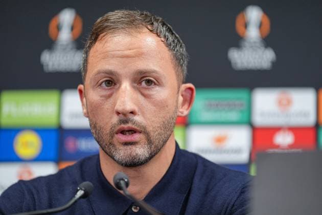 Fenerbahce v Stuttgart - UEFA Europa League ISTANBUL, TURKIYE - OCTOBER 23: Head coach Domenico Tedesco of Fenerbahce speaks during press conference, PK, Pressekonferenz after the UEFA Europa League Week 3 match between Fenerbahce and Stuttgart at Chobani Stadium in Istanbul, Turkiye, on October 23, 2025. Cemal Yurttas Anadolu Istanbul Turkey. Editorial use only. Please get in touch for any other usage.  Copyright: x2025xAnadoluxCemalxYurttaÅüx