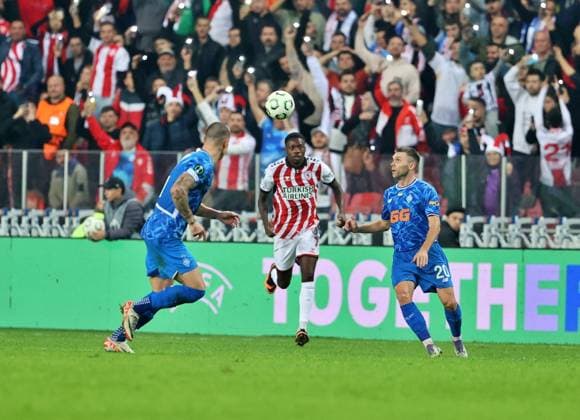 Samsunspor v Dynamo Kyiv - UEFA Europa Conference League SAMSUN, TURKIYE - OCTOBER 23: Anthony Musabba (C) of Samsunspor in action during the UEFA Europa Conference League week 2 match between Samsunspor and Dynamo Kyiv at New May 19 Stadium in Samsun, Turkiye on October 23, 2025. Veysel Altun Anadolu Samsun Turkey. Editorial use only. Please get in touch for any other usage.  Copyright: x2025xAnadoluxVeyselxAltunx
