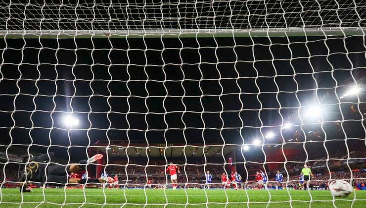 Nottingham Forest v FC Porto, UEFA Europa League Nottingham Forest midfielder Morgan Gibbs-White (10) scores a GOAL 1-0 penalty past ˜FC Porto goalkeeper Diego Costa (99) during the Nottingham Forest v FC Porto UEFA Europa League Round 1 match at the City Ground, West Bridgford, England on 23 October 2025 Credit: Phil Duncan Every Second Media Editorial use only. All images are copyright Every Second Media Limited. No images may be reproduced without prior permission. Copyright: xIMAGO EveryxSecondxMediax ESM-1636-0038 PhilxDuncanx xEveryxSecondxMediax
