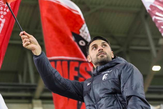Vincenzo Grifo (SC Freiburg, 32) nach dem Spiel bei den Fans , Deutschland, UEFA Europa League, 3. Spieltag, 2025 2026, SC Freiburg vs. FC Utrecht, 23.10.2025, Stadion am Wolfswinkel, Freiburg, Deutschland Freiburg Stadion am Wolfswinkel Baden-Württemberg Deutschland Copyright: xGrantxHubbsx