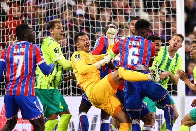 Crystal Palace v AEK Larnaca 23 October 2025, London - UEFA Conference League - League Stage - Crystal Palace v AEK Larnaca - AEK Larnaca goalkeeper Zlatan Alomerovic - Photo: Jacques Feeney Offside. London UK Copyright: xJacquesxFeeneyx xOffsidexOffside