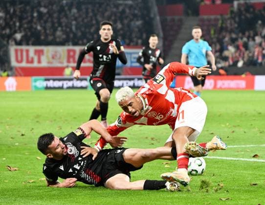 Conference-League - Saison 2025 2026 Mewa-Arena Mainz - 23.10.2025 1. FSV Mainz 05 (mz) - Zrinjski Mostar (zrm) 1:0 Armindo SIEB (1. FSV Mainz 05), oben DFL REGULATIONS PROHIBIT ANY USE OF PHOTOGRAPHS AS IMAGE SEQUENCES AND OR QUASI VIDEO EDITORIAL USE ONLY NATIONAL AND INTERNATIONAL NEWS AGENCIES OUT Fussball- Conference-League - 1. FSV Mainz 05