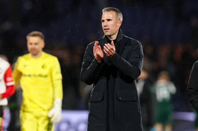 2025-10-23 Feyenoord v Panathinaikos - UEFA Europa League, League phase, MD3 ROTTERDAM, NETHERLANDS - OCTOBER 23: Headcoach Robin van Persie of Feyenoord is thanking the fans for their support after winning the match during the UEFA Europa League, League phase, MD3 match between Feyenoord and Panathinaikos at Stadion Feijenoord on October 23, 2025 in Rotterdam, Netherlands. Rotterdam Stadion Feijenoord Netherlands Content not available for redistribution in The Netherlands directly or indirectly through any third parties. Copyright: xHansxvanxderxValkx