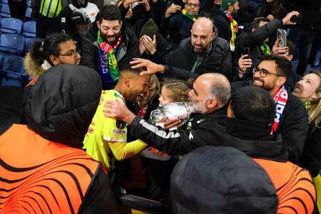 Crystal Palace v AEK Larnaca 23 October 2025, London - UEFA Conference League - League Stage - Crystal Palace v AEK Larnaca - Gus Ledes of AEK Larnaca celebrates with his family - Photo: Jacques Feeney Offside. London UK Copyright: xJacquesxFeeneyx xOffsidexOffside