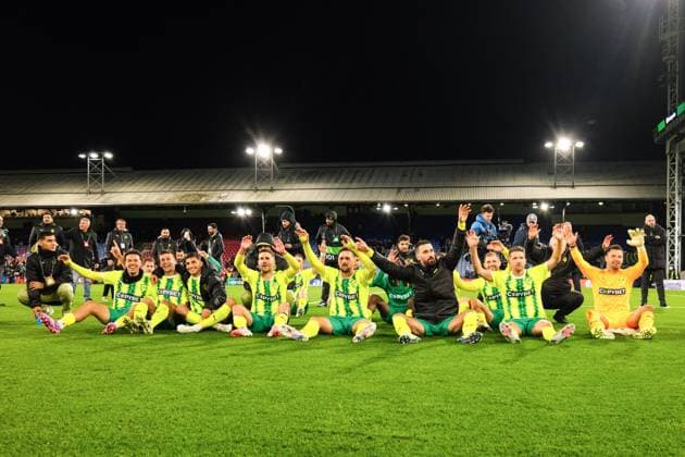 Crystal Palace v AEK Larnaca 23 October 2025, London - UEFA Conference League - League Stage - Crystal Palace v AEK Larnaca - The AEK Larnaca squad celebrate victory - Photo: Jacques Feeney Offside. London UK Copyright: xJacquesxFeeneyx xOffsidexOffside