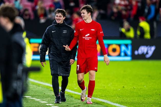 251023 Denzel De Roeve and Mads Hansen of Brann after the UEFA Europa League football match between Brann and Rangers on October 23, 2025 in Bergen. Photo: Marius Simensen BILDBYRAN COP 238 MM0046 bbeng brann football fotball fotboll rangers soccer uefa europa league Copyright: MARIUSxSIMENSEN BB251023ZE043
