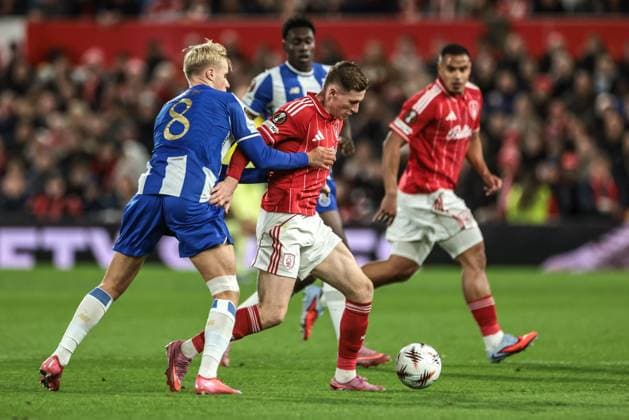 UEFA Europa League Matchday 3 of 8 Nottingham Forest v Porto Victor Froholdt of FC Porto pressures Elliot Anderson of Nottingham Forest as he breaks with the ball during the UEFA Europa League Matchday 3 of 8 Nottingham Forest vs Porto at City Ground, Nottingham, United Kingdom, 23rd October 2025 (Photo by Mark Cosgrove News Images) Nottingham City Ground Nottinghamshire United Kingdom Copyright: xMarkxCosgrove NewsxImagesx