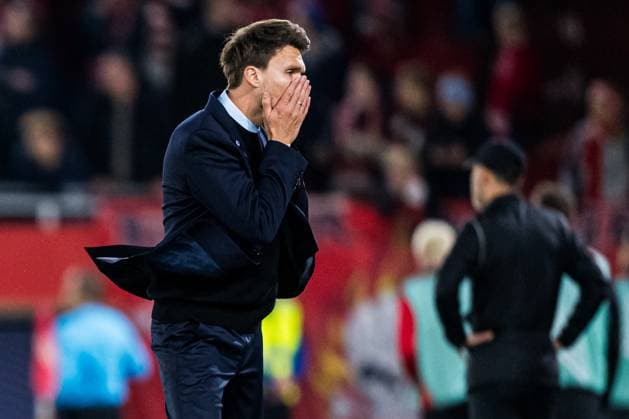 251023 Head coach Danny Röhl of Rangers looks dejected during the UEFA Europa League football match between Brann and Rangers on October 23, 2025 in Bergen. Photo: Marius Simensen BILDBYRAN COP 238 MM0046 bbeng brann depp football fotball fotboll rangers soccer uefa europa league Copyright: MARIUSxSIMENSEN BB251023ZH052
