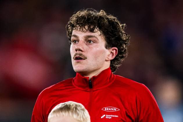 251023 Denzel De Roeve of Brann ahead of the UEFA Europa League football match between Brann and Rangers on October 23, 2025 in Bergen. Photo: Marius Simensen BILDBYRAN COP 238 MM0046 bbeng brann football fotball fotboll rangers soccer uefa europa league Copyright: MARIUSxSIMENSEN BB251023ZB046