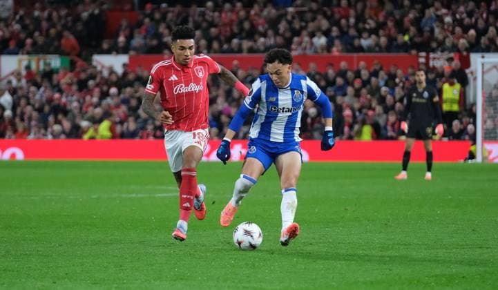 Igor Jesus of Nottingham Forest challenges for the ball against Pepe of FC Porto during the UEFA Europa league football match between Nottingham Forest and FC Porto at City Ground in Nottingham. Final Result 2-0 Copyright: xPaulxBonser SportsxPressxPhotox Sportspressphoto_SPR46778