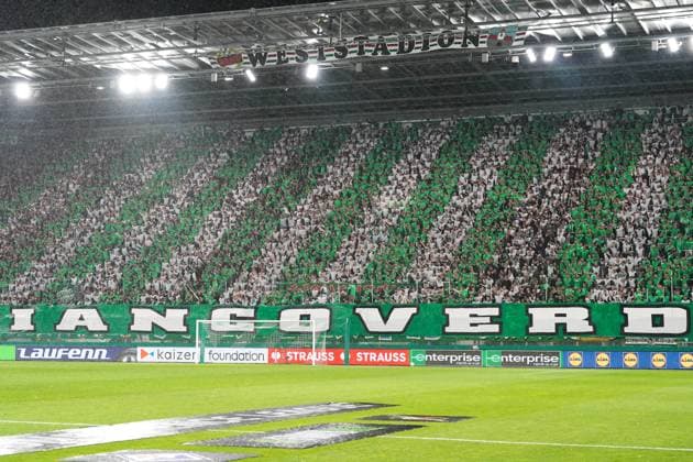 CALCIO - UEFA Conference League - SK Rapid Wien vs ACF Fiorentina SK Rapid Wien fans in the south stand unveil a choreo before the match during SK Rapid Wien vs ACF Fiorentina, UEFA Conference League football match in Vienna, Austria, October 23 2025 Vienna Austria  Copyright: xIPAxSport ABACAx