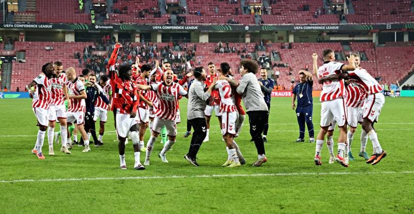 Samsunspor v Dynamo Kyiv - UEFA Europa Conference League SAMSUN, TURKIYE - OCTOBER 23: Players of Samsunspor celebrate their victory at the end of the UEFA Europa Conference League week 2 match between Samsunspor and Dynamo Kyiv at New May 19 Stadium in Samsun, Turkiye on October 23, 2025. Veysel Altun Anadolu Samsun Turkey. Editorial use only. Please get in touch for any other usage.  Copyright: x2025xAnadoluxVeyselxAltunx