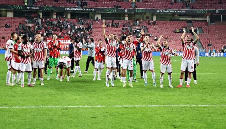 Samsunspor v Dynamo Kyiv - UEFA Europa Conference League SAMSUN, TURKIYE - OCTOBER 23: Players of Samsunspor greet fans to celebrate their team s victory at the end of the UEFA Europa Conference League week 2 match between Samsunspor and Dynamo Kyiv at New May 19 Stadium in Samsun, Turkiye on October 23, 2025. Veysel Altun Anadolu Samsun Turkey. Editorial use only. Please get in touch for any other usage.  Copyright: x2025xAnadoluxVeyselxAltunx