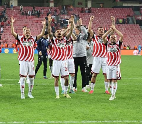 Samsunspor v Dynamo Kyiv - UEFA Europa Conference League SAMSUN, TURKIYE - OCTOBER 23: Players of Samsunspor greet fans to celebrate their team s victory at the end of the UEFA Europa Conference League week 2 match between Samsunspor and Dynamo Kyiv at New May 19 Stadium in Samsun, Turkiye on October 23, 2025. Veysel Altun Anadolu Samsun Turkey. Editorial use only. Please get in touch for any other usage.  Copyright: x2025xAnadoluxVeyselxAltunx