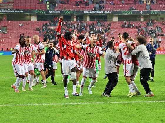 Samsunspor v Dynamo Kyiv - UEFA Europa Conference League SAMSUN, TURKIYE - OCTOBER 23: Players of Samsunspor greet fans to celebrate their team s victory at the end of the UEFA Europa Conference League week 2 match between Samsunspor and Dynamo Kyiv at New May 19 Stadium in Samsun, Turkiye on October 23, 2025. Veysel Altun Anadolu Samsun Turkey. Editorial use only. Please get in touch for any other usage.  Copyright: x2025xAnadoluxVeyselxAltunx