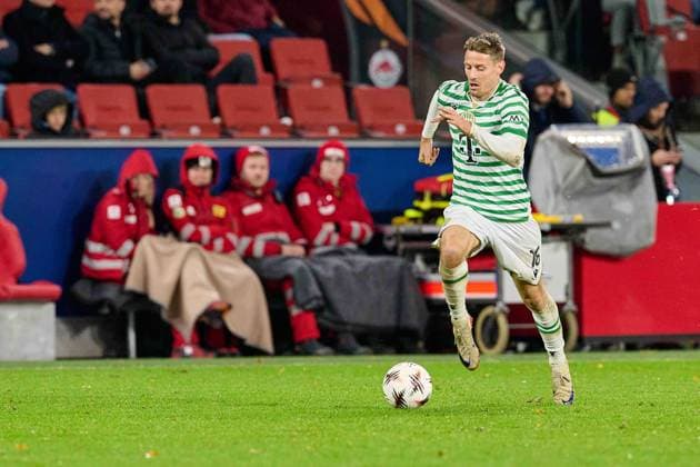Salzburg, Österreich 23. Oktober 2025: Europa League - 2025 2026 - RB Salzburg vs. Frencvaros Budapest Im Bild: Kristoffer Zachariassen (TC) Red Bull Arena