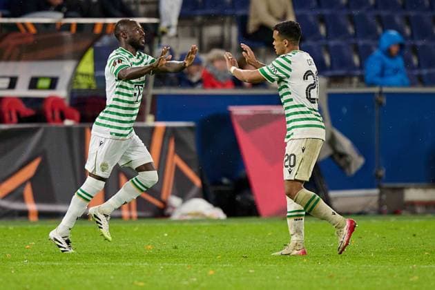 Salzburg, Österreich 23. Oktober 2025: Europa League - 2025 2026 - RB Salzburg vs. Frencvaros Budapest Im Bild: Einwechslung Naby Keita (TC), der Ex-Salzburger kommt für Cadu (TC rechts) Red Bull Arena