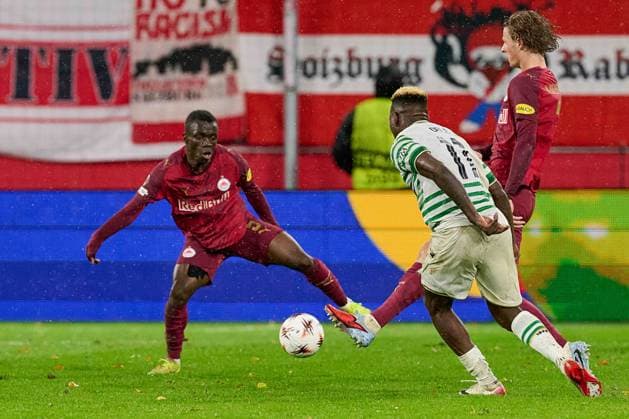 Salzburg, Österreich 23. Oktober 2025: Europa League - 2025 2026 - RB Salzburg vs. Frencvaros Budapest Im Bild: v.li. Soumaila Diabate (RB), Bamidele Yusuf (TC), Maurits Kjaergaard (RB) Red Bull Arena