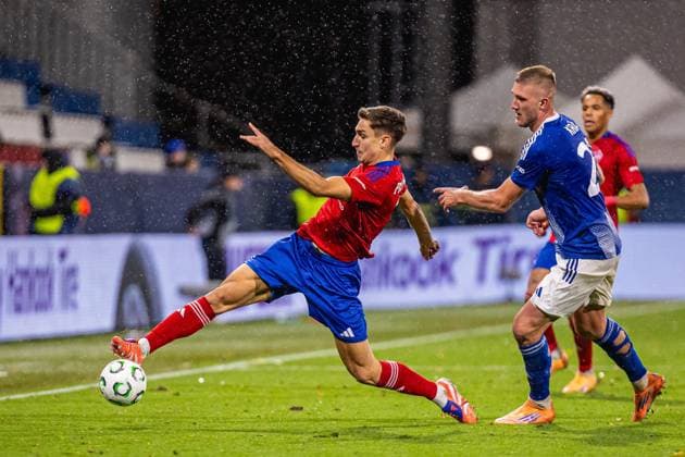 Olomuniec 23.10.2025 Pilka nozna Liga Konferencji UEFA sezon 2025 2026 kolejka 2 mecz: Sigma Olomuniec - Rakow Czestochowa nz. Tomasz Pienko, Jan Kral --- Olomouc, Football UEFA Conference League season 2025 2026 round 2 match: Sigma Olomouc - Rakow Czestochowa Fot. Rafal Baranski Arena Akcji NEWSPIX.PL --- newspix.pl 