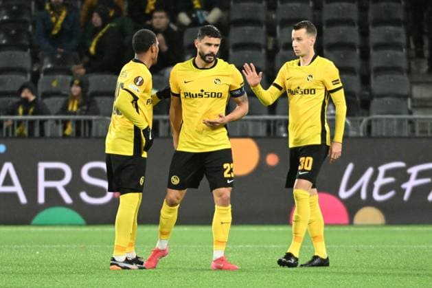 BERN, SWITZERLAND - OCTOBER 23: Rayan Raveloson of Young Boys l), Loris Benito of Young Boys c) and Sandro Lauper of Young Boys r) celebrating the victory during the UEFA Europa League 2025 26 League Phase MD3 match between BSC Young Boys and PFC Ludogorets 1945 at Stadion Wankdorf on October 23, 2025 in Bern, Switzerland. Bern Stadion Wankdorf Bern Switzerland Copyright: xJustPictures.ch ManuelxWinterbergerx jp-en-EuSpIm-MWI_4442