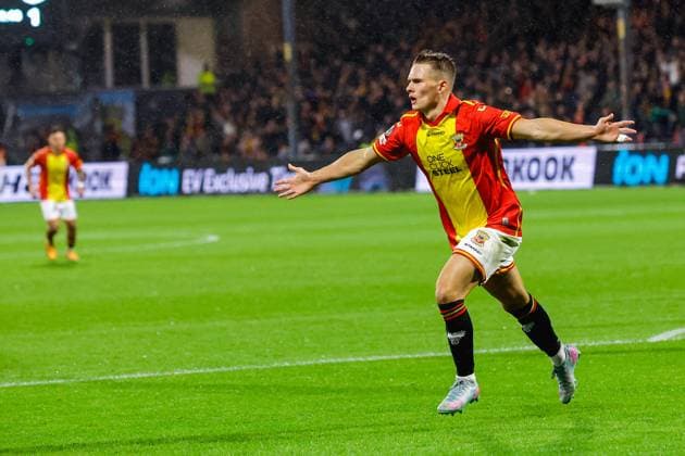 UEFA Europa League: Go Ahead Ealges v Aston Villa F.C. Deventer - Mathis Suray of Go Ahead Eagles celebrates after scoring his teams first goal during the third match of the UEFA Europa League 2025 2026. The match is set between Go Ahead Eagles and Aston Villa F.C. at De Adelaarshorst on 23 October 2025 in Deventer, The Netherlands. (VK Sportphoto Raymond Smit) Copyright: xRaymondxSmitx