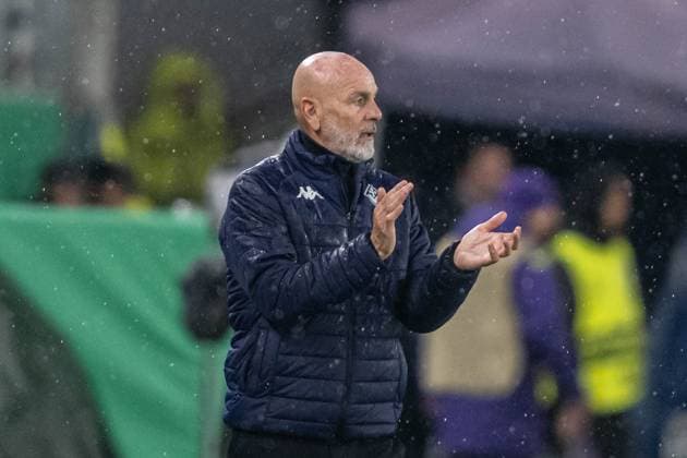 Stefano Pioli gesticulates during Europa Conference league match, SK Rapid Wien - ACF Fiorentina, 23. october 2025, Allianz stadium, Wien, Austria Copyright: xMICHALxFAJT,ZOSPORTU.SKx MAR_1778