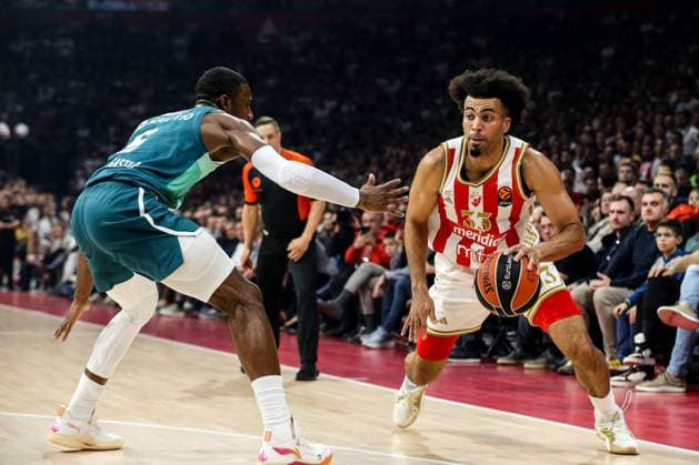 KK Crvena zvezda v Saski Baskonia - EuroLeague BELGRADE, SERBIA - OCTOBER 23: Jordan Nwora (33) of Crvena zvezda in action against Hamidou Diallo (6) of Saski Baskonia during the Turkish Airlines EuroLeague basketball match between KK Crvena zvezda and Saski Baskonia at the Belgrade Arena in Belgrade, Serbia on October 23, 2025. Filip Stevanovic Anadolu Belgrade Serbia. Editorial use only. Please get in touch for any other usage.  Copyright: x2025xAnadoluxFilipxStevanovicx