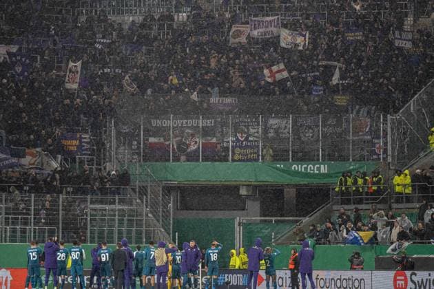ACF Fiorentina players thanks a fans during Europa Conference league match, SK Rapid Wien - ACF Fiorentina, 23. october 2025, Allianz stadium, Wien, Austria Copyright: xMICHALxFAJT,ZOSPORTU.SKx FAJ_1862