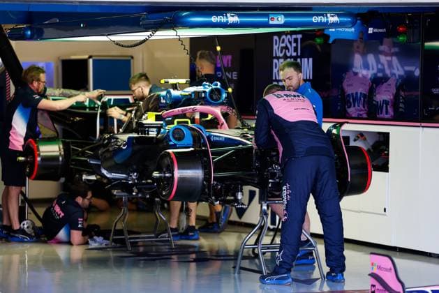 F1 - MEXICO CITY GRAND PRIX 2025 10 GASLY Pierre (fra), Alpine F1 Team A525, in the garage, box, during the 2025 Formula 1 Mexico City Grand Prix, 20th round of the 2025 FIA Formula One World Championship, WM, Weltmeisterschaft from October 24 to 26, 2025 on the Autodromo Hermanos Rodriguez, in Mexico City, Mexico - Mexico CityMexico Copyright: xJavierxJimenezx