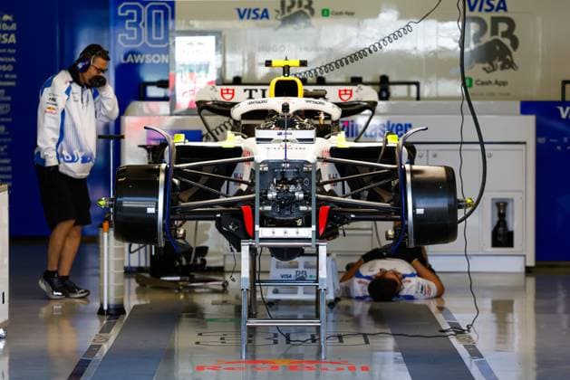 F1 - MEXICO CITY GRAND PRIX 2025 30 LAWSON Liam (nzl), Visa Cash App RB F1 Team VCARB02, in the garage, box, during the 2025 Formula 1 Mexico City Grand Prix, 20th round of the 2025 FIA Formula One World Championship, WM, Weltmeisterschaft from October 24 to 26, 2025 on the Autodromo Hermanos Rodriguez, in Mexico City, Mexico - Mexico CityMexico Copyright: xJavierxJimenezx