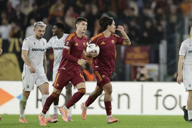 CALCIO - UEFA Europa League - AS Roma vs FC Viktoria Plzen Roma s Argentinian forward Paulo Dybala celebrates after scoring a goal on penalty during UEFA Europa League first round day 3 football match AS Roma vs FC Viktoria Plzen at the Olimpic Stadium in Rome, on October 23, 2025. Rome Italy  Copyright: xIPAxSport ABACAx
