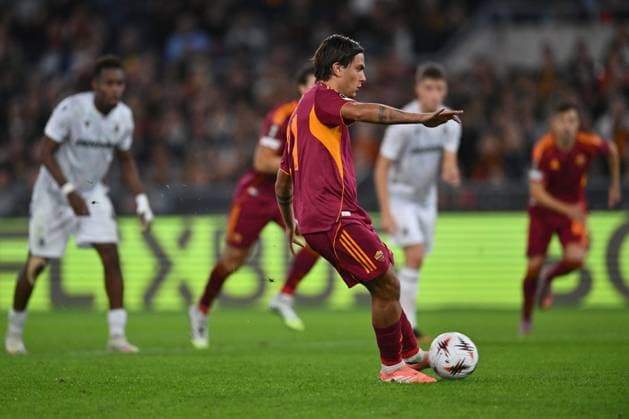 CALCIO - UEFA Europa League - AS Roma vs FC Viktoria Plzen Paulo Dybala of A.S. Roma scores the goal for 1-2 during the UEFA Europa League phase day 3 football match between between A.S. Roma and F.C. Viktoria Plzen at the Olympic Stadium on October 23, 2025 in Rome, Italy. Rome Italy  Copyright: xIPAxSport ABACAx