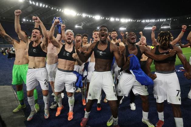 CALCIO - UEFA Europa League - AS Roma vs FC Viktoria Plzen Rome, Italy - October 23, 2025: Viktoria players celebrate victory at end of the UEFA League 2025 2026, matchday 3, between AS Roma vs Viktoria Plzen at stadium in Rome Rome Italy  Copyright: xIPAxSport ABACAx