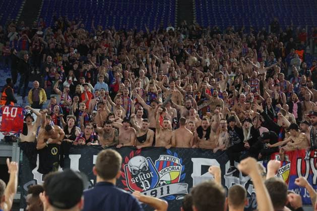 CALCIO - UEFA Europa League - AS Roma vs FC Viktoria Plzen Rome, Italy - October 23, 2025: Viktoria fans celebrate victory at end of the UEFA League 2025 2026, matchday 3, between AS Roma vs Viktoria Plzen at stadium in Rome Rome Italy  Copyright: xIPAxSport ABACAx